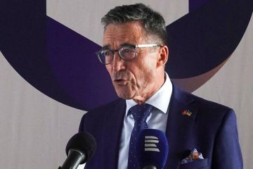 Расмусен требует вводить войска на Украину уже сегодня