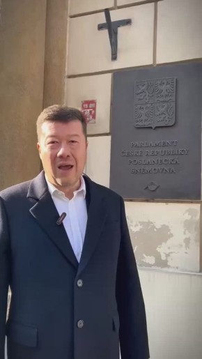 WarGonzo: Чехия меняет курс? Соплеменники бравого солдата Швейка не помышляют о «почётной смерти от пороха и свинца»