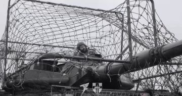 Редкие фото итальянских боевых машин огневой поддержки (колесных танков) B1 Centauro на вооружении украинской армии, при этом оснащенных средствами защиты от БПЛА-камикадзе