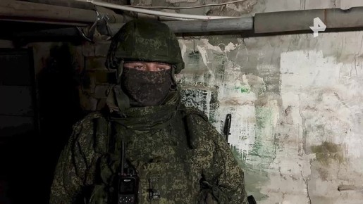 Российские военные продолжают выполнять задачу по освобождению западной части Купянска от ВСУ, доложил командир штурмового отряда 121-го мотострелкового полка "Лаврик"