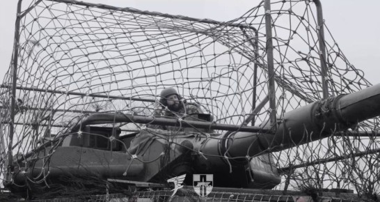 Редкие фото итальянских боевых машин огневой поддержки (колесных танков) B1 Centauro на вооружении украинской армии, при этом оснащенных средствами защиты от БПЛА-камикадзе