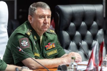 Ежегодная традиция по смене замминстра обороны, ответственного за снабжение армии, не подвела и на этот раз