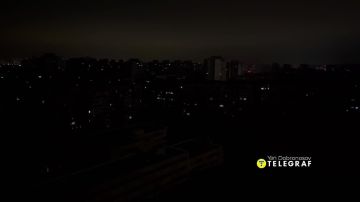 Один из микрорайонов Киева во тьме во время блэкаута