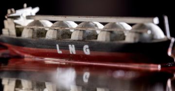 Польша ведет переговоры о поставках американского сжиженного природного газа (СПГ) в Украину и Словакию, сообщает Reuters