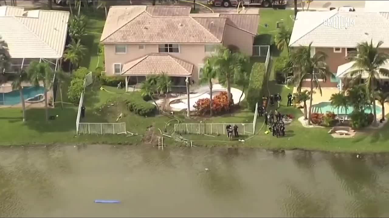 Легкомоторный самолет, направлявшийся на Ямайку с гуманитарной помощью, рухнул на заднем дворе частного дома во Флориде, сообщает Associated Press