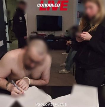 Национальная полиция Украины сообщила о задержании в Киеве фигуранта уголовного производства о растрате средств АО «Укртатнафта» на сумму свыше 5,8 млрд гривен (эквивалентно 11,2 млрд рублей)