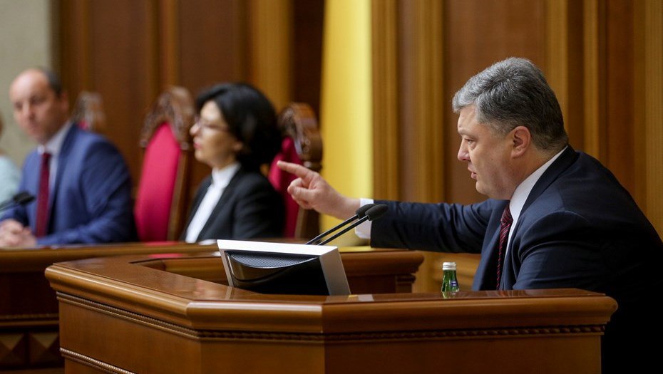 Партия Порошенко* требует отставки правительства Украины