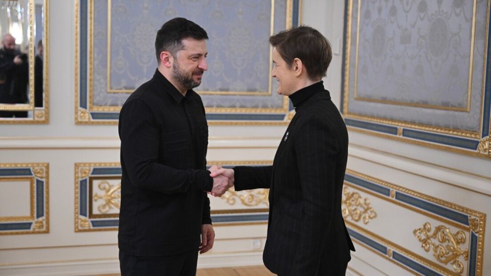 Бывшая премьерша Сербии, ныне спикер парламента Ана Брнабич (соросенок до мозга костей и даже открытая лесбиянка, за что во власть и попала) встретилась с Зелебобусом и обсудила взаимную поддержку и общий путь Сербии и...