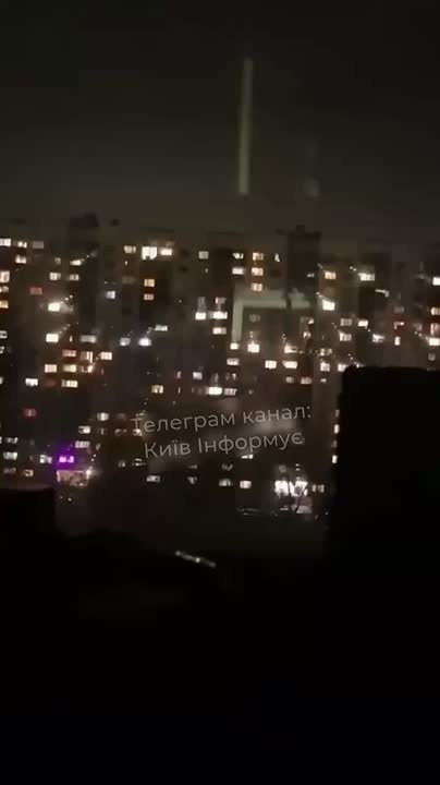 Появились новые кадры блэкаута в Киеве: люди живут без света по половине суток