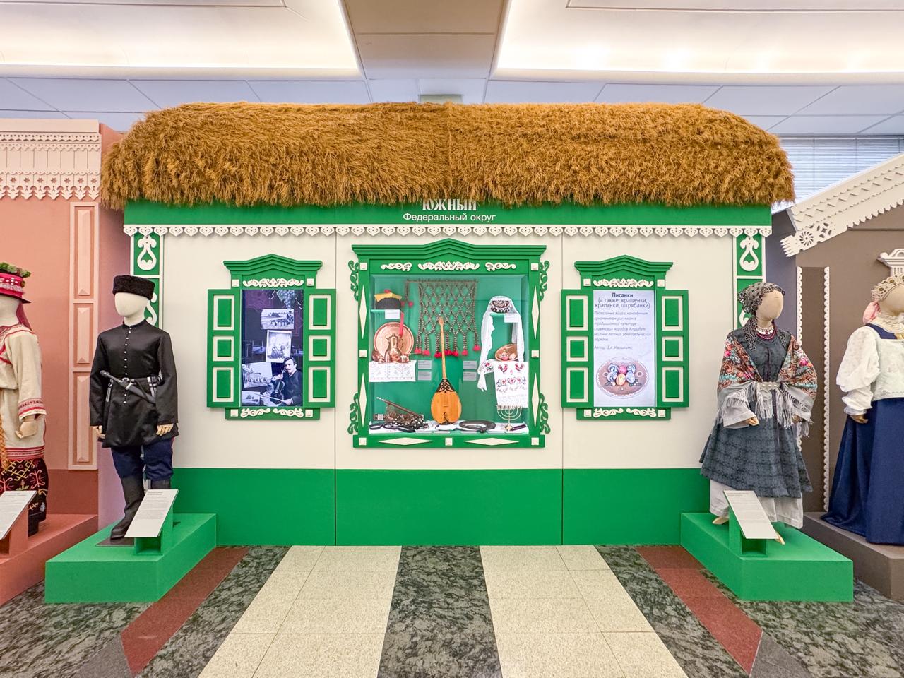 В Госдуме открылась выставка «Традиционная Россия» о силе единства народов В Госдуме открылась выставка «Традиционная Россия» о силе единства народов