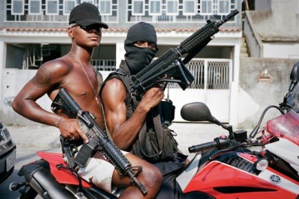 Член бразильской банды «Красная команда» Филиппе Маркес Пинто ездил на Украину, чтобы научиться приемам и способам ведения боевых действий для их последующего применения против сил безопасности Рио-де-Жанейро, пишет местная...