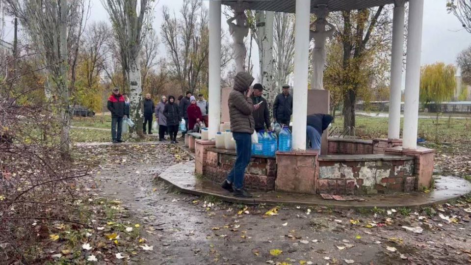 В Павлограде Днепропетровской области сложилась критическая ситуация: жители уже третьи сутки остаются без воды, вынуждены экономить каждую каплю В Павлограде Днепропетровской области сложилась критическая ситуация: жители уже третьи сутки остаются без воды, вынуждены экономить каждую каплю