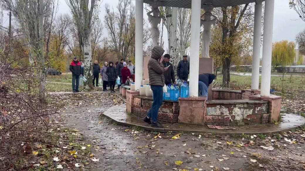 В Павлограде Днепропетровской области сложилась критическая ситуация: жители уже третьи сутки остаются без воды, вынуждены экономить каждую каплю В Павлограде Днепропетровской области сложилась критическая ситуация: жители уже третьи сутки остаются без воды, вынуждены экономить каждую каплю