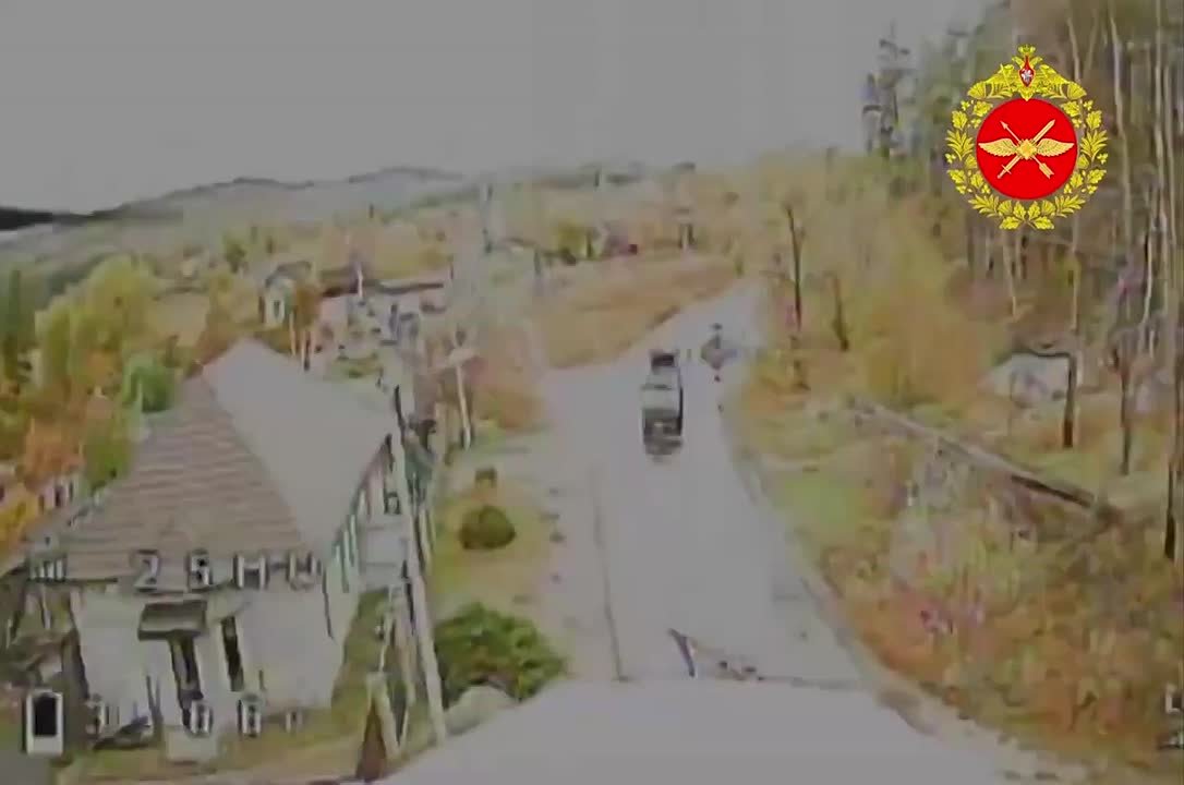 Минобороны показало эмблему войск беспилотных систем — скрещенные стрела и меч с крылатой микросхемой со звездой в месте перекрестья