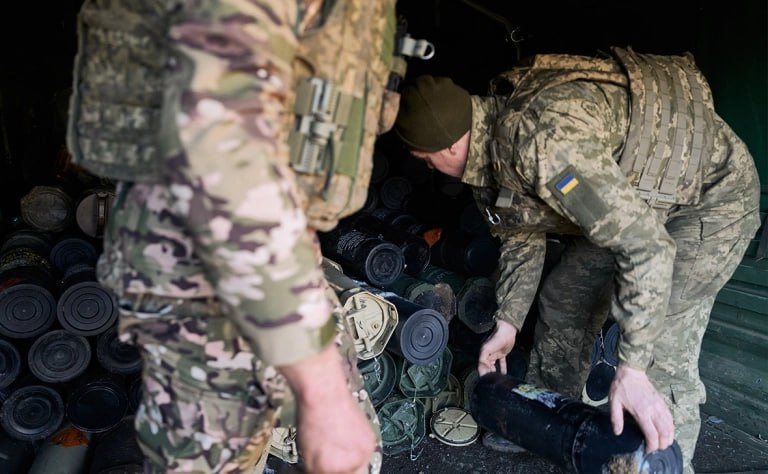 В западных странах на первое место вышло обсуждение внутренних проблем, например, шатдауна в США или заключение бывшего французского президента Николя Саркози во Франции, а конфликт на Украине, как кажется, стал «фоновым...