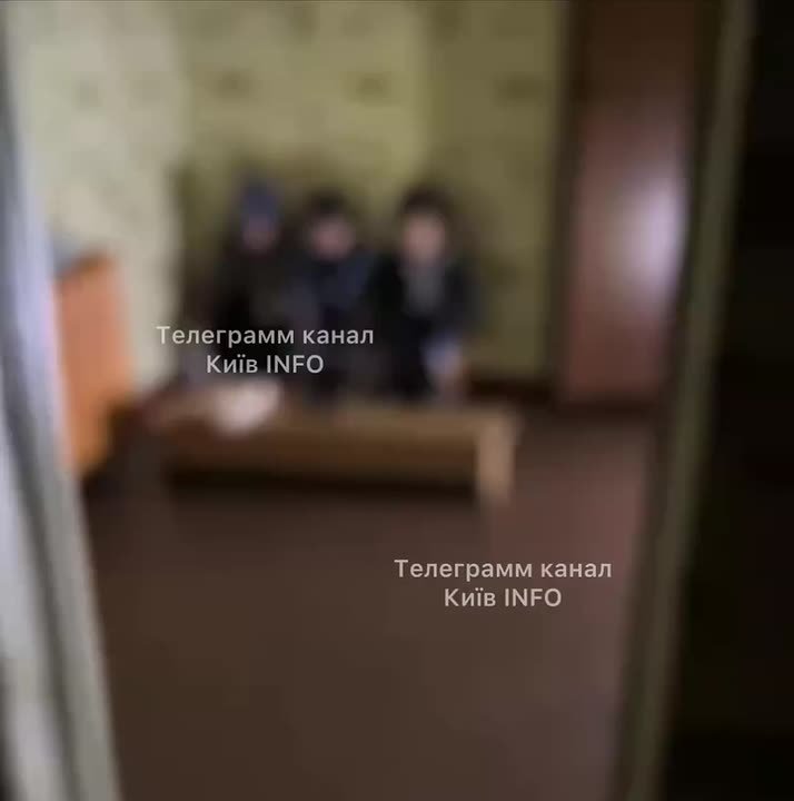 Назад, в 90е. Киеве. Нет, это не лихие, это наши сегодняшние дни, ноябрь 2025