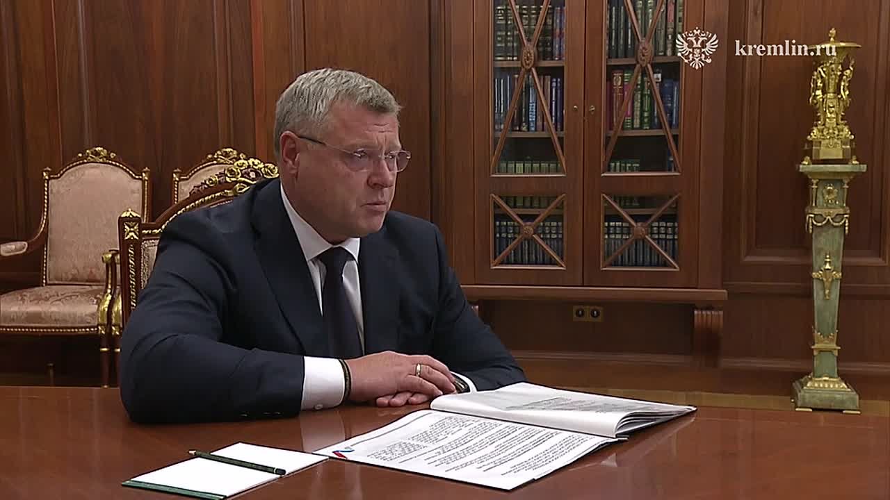 Президент встретился с губернатором Астраханской области, председателем комиссии Госсовета по поддержке ветеранов боевых действий – участников СВО и членов их семей Игорем Бабушкиным