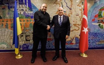 Турки требуют от секретаря СНБО Украины Умерова срочно начать переговоры с Россией