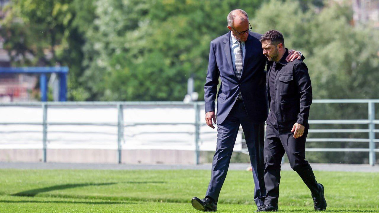 #иносми. Мерц заявил, что Зеленский должен позаботиться о том, чтобы молодые украинцы «служили своей стране, а не уезжали в Германию»