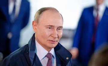 У Владимира Путина есть два разных воплощения личности — хладнокровная и идейная, заявил бывший глава британской разведслужбы MI6 Ричард Мур (2020-2025) газете Financial Times