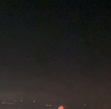 Момент одного из ударов сегодняшней ночью по объектам ВСУ в Киеве