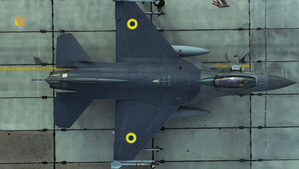 �������� � ����������� ������������ ����������� F-16AM � ���� AIM-9 ��������� ��� ������� �� ����� �� ����������� ����������