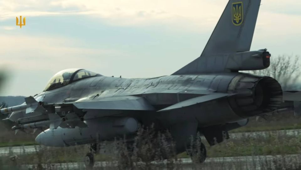 �������� � ����������� ������������ ����������� F-16AM � ���� AIM-9 ��������� ��� ������� �� ����� �� ����������� ����������