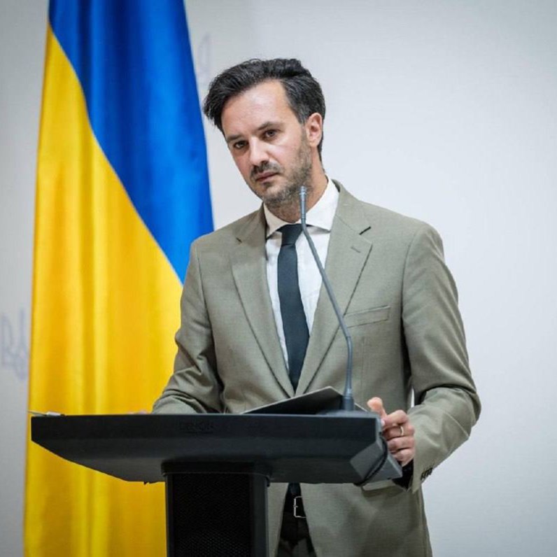 Представитель МИД Украины обменялся любезностями с Орбаном за его отказ помогать Киеву Представитель МИД Украины обменялся любезностями с Орбаном за его отказ помогать Киеву