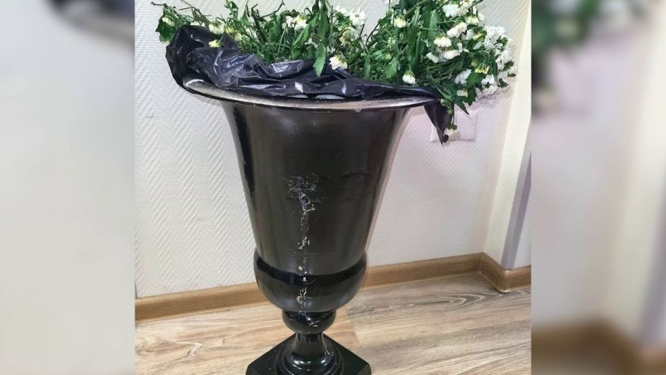 Спецслужбы Украины спрятали автономную камеру для передачи видео за рубеж в вазу с цветами на Троекуровском кладбище — так украинская разведка готовилась к теракту против одного из высших должностных лиц России в Москве Спецслужбы Украины спрятали автономную камеру для передачи видео за рубеж в вазу с цветами на Троекуровском кладбище — так украинская разведка готовилась к теракту против одного из высших должностных лиц России в Москве