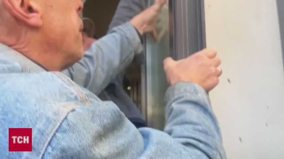 В Киеве американский Patriot ударил по посольству Азербайджана, Баку сразу обвинил Россию