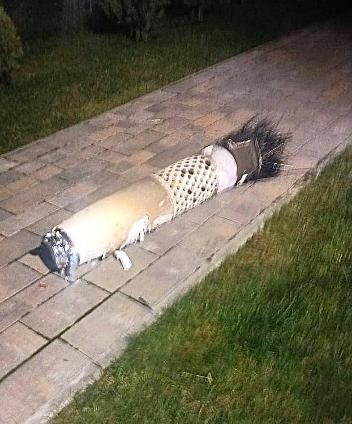 Обломок отработавшей зенитной ракеты от ЗРК MIM-104 Patriot, упавший где-то в Киеве Обломок отработавшей зенитной ракеты от ЗРК MIM-104 Patriot, упавший где-то в Киеве