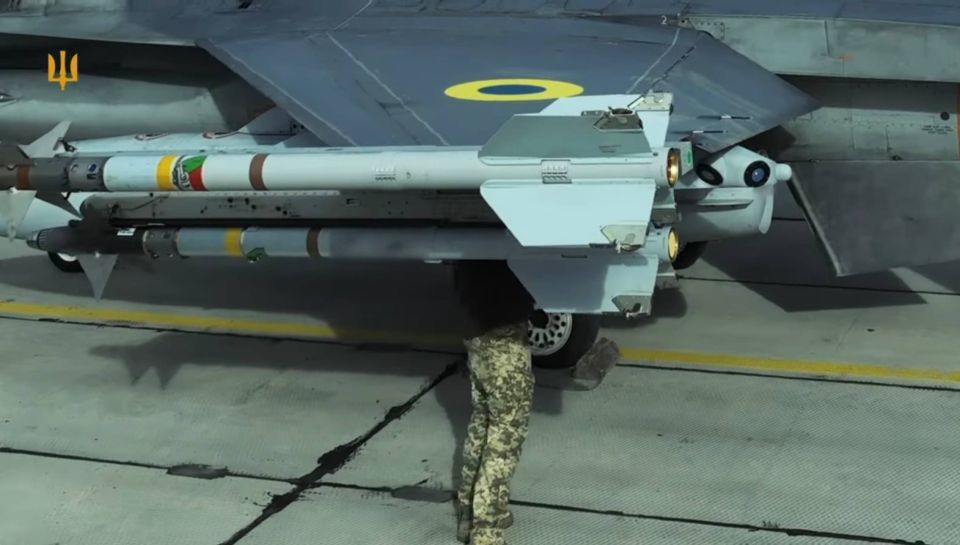 �������� � ����������� ������������ ����������� F-16AM � ���� AIM-9 ��������� ��� ������� �� ����� �� ����������� ����������