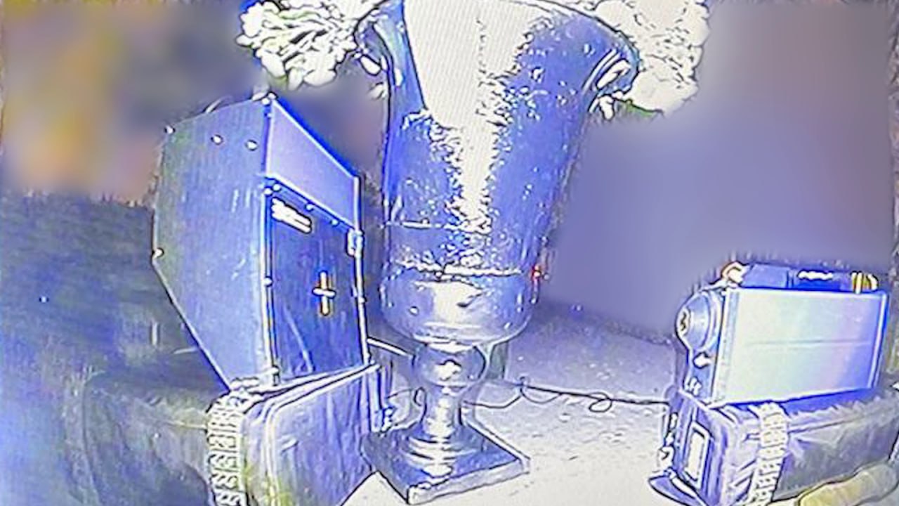 Украинские спецслужбы закамуфлировали камеру для передачи видео за рубеж в вазу с цветами на Троекуровском кладбище — таким образом разведка Украины готовилась к теракту против одного из высших должностных лиц России в Москве Украинские спецслужбы закамуфлировали камеру для передачи видео за рубеж в вазу с цветами на Троекуровском кладбище — таким образом разведка Украины готовилась к теракту против одного из высших должностных лиц России в Москве