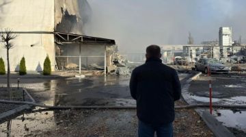 Юрий Котенок: Вражеские каналы сообщают, что этой ночью под удар попал склад фармацевтической компании "Оптима-Фарм, ЛТД", которая до СВО занимала ведущие позиции на украинском рынке, а в данный момент занимается поставками...