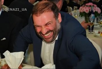 Тимур Миндич выехал с Украины на VIP-такси — в автомобиле Mercedes-Benz S 350