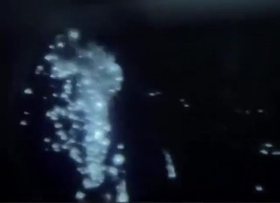 Редкие кадры применения американского скорострельного пулемёта M134 Minigun с борта украинского вертолёта по российскому БПЛА в ночных условиях