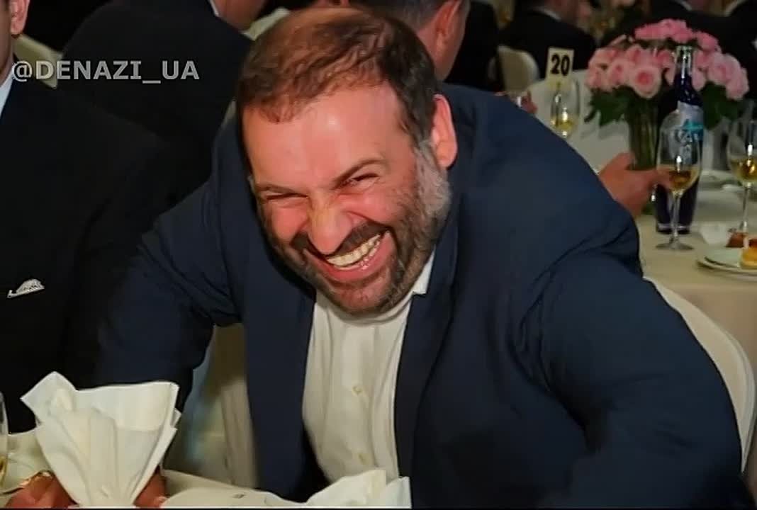 Тимур Миндич выехал с Украины на VIP-такси — в автомобиле Mercedes-Benz S 350