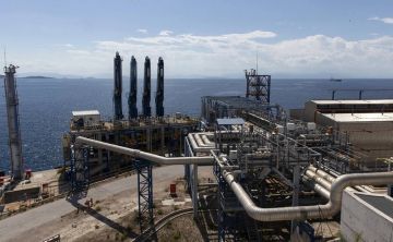 Украина подготовила соглашение по импорту газа из Греции, чтобы компенсировать потери украинской добычи на зимний период из-за российских ударов, сообщил президент Владимир Зеленский