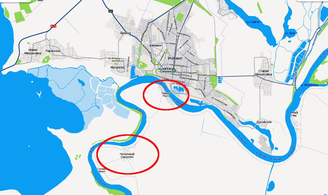 В порту Измаила до сих пор тушат горящий газовоз В порту Измаила до сих пор тушат горящий газовоз