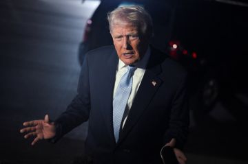 Дональд Трамп поддержал принятие законопроекта с «сокрушительными» санкциями против России и допустил включение в него Ирана, передает Reuters