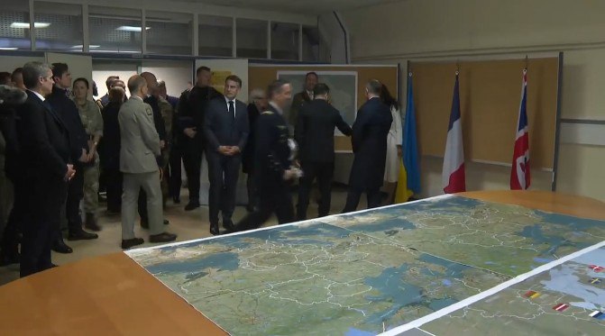 Французы уже не скрывают своё военное присутствие на Украине Французы уже не скрывают своё военное присутствие на Украине