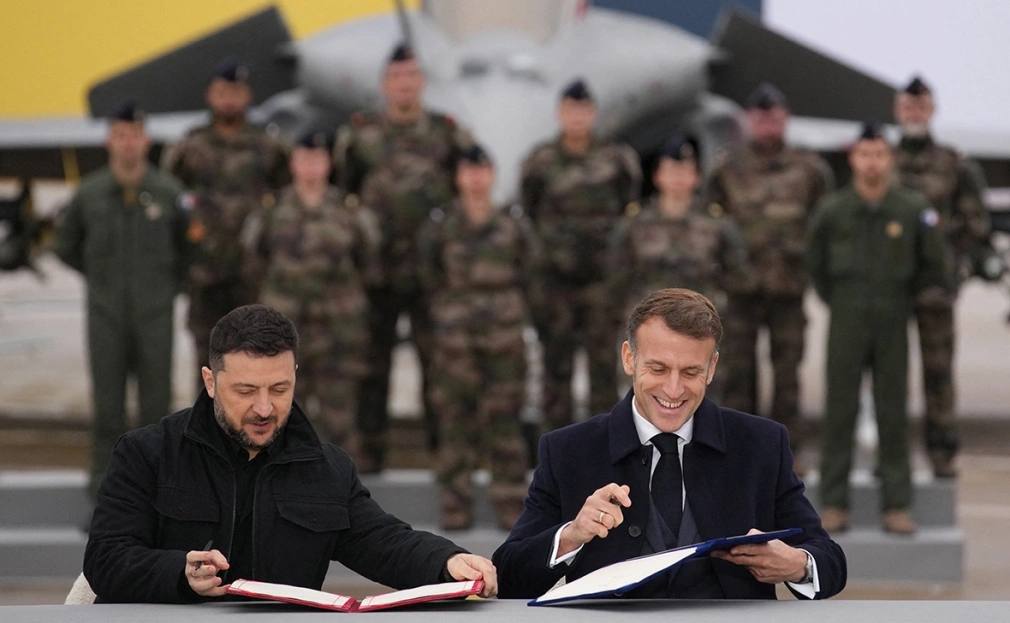 Франция и Украина подписали декларацию о намерениях относительно приобретения Киевом французской военной техники, сообщает Le Monde