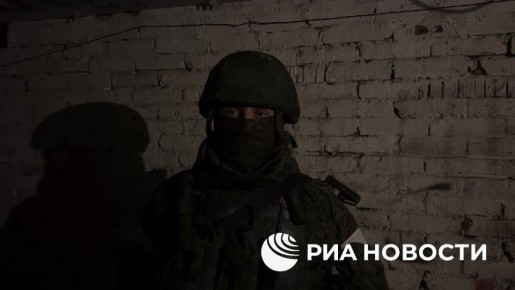 Штурмовой отряд 121-го полка ВС России продолжает выбивать боевиков ВСУ из западной части Купянска, сообщил командир этого отряда