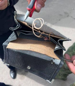 Враг разбрасывает на улицах российских городов заминированные кошельки