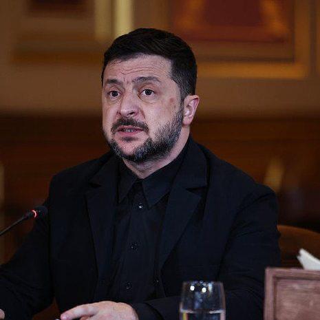 Украина должна немедленно дать разъяснения по коррупционному скандалу в стране, заявил министр обороны Польши