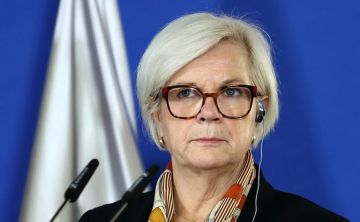 Глава Минобороны Франции Катрин Вотрен перепутала президента Украины Владимира Зеленского с убитым карикатуристом Charlie Hebdo Жоржем Волински