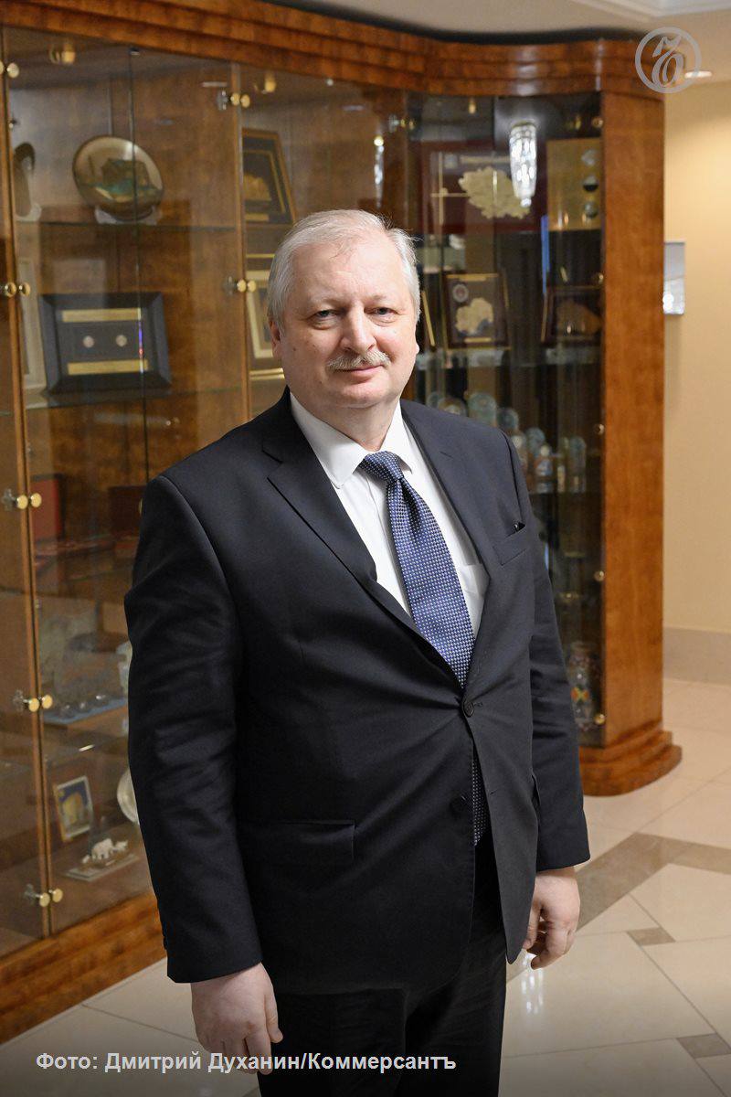 Перенос на неопределенный срок российско-американского саммита, который планировалось провести в Будапеште, породил дискуссии о том, что импульс предыдущей, августовской встречи Владимира Путина и Дональда Трампа уже исчерпан