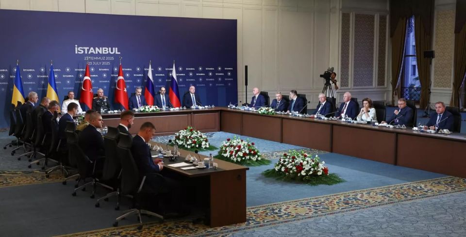 Новые предложения США по мирному урегулированию на Украине предполагают отказ Киева от контроля над рядом территорий, сообщает Reuters со ссылкой на источники