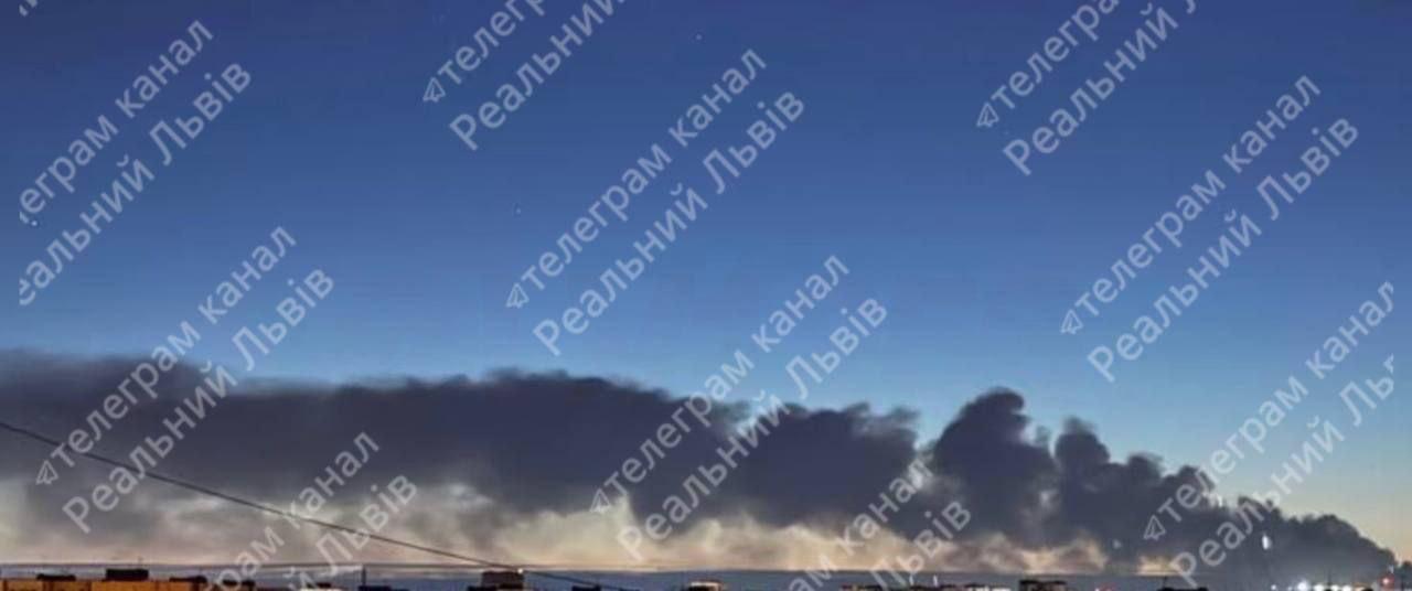 Пылает склад во Львове: по Украине идет новая волна ударов Пылает склад во Львове: по Украине идет новая волна ударов