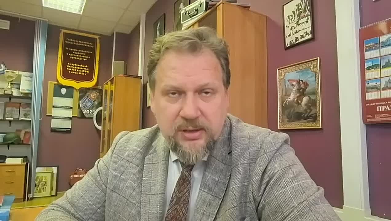 «Нет того, кого бы Зеленский* не слил, так что есть большие сомнения, что он будет бороться за Ермака»